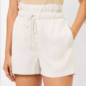 LOFT Petite Pull On Shorts in Soft Twill